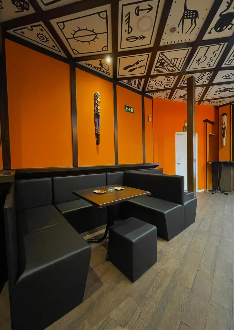 Comfortable seating area at Hakuna Matata cannabis club in Chamártín