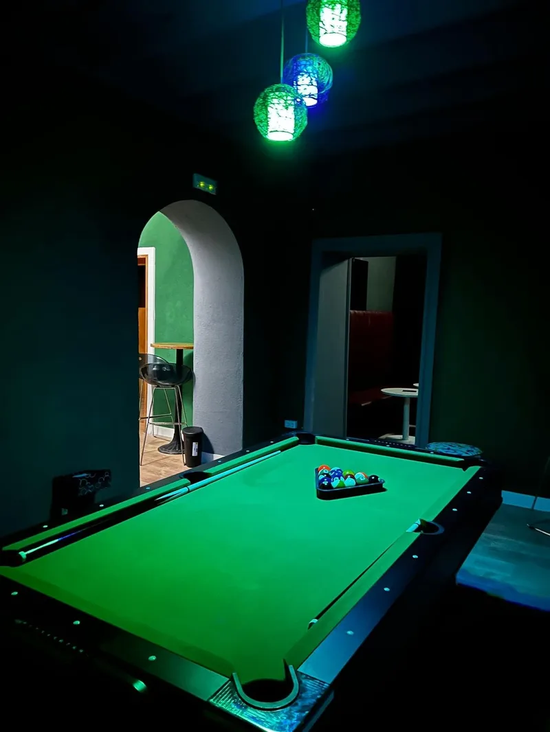 Consumption room at Lúdico cannabis club Madrid with comfortable seating and warm decor